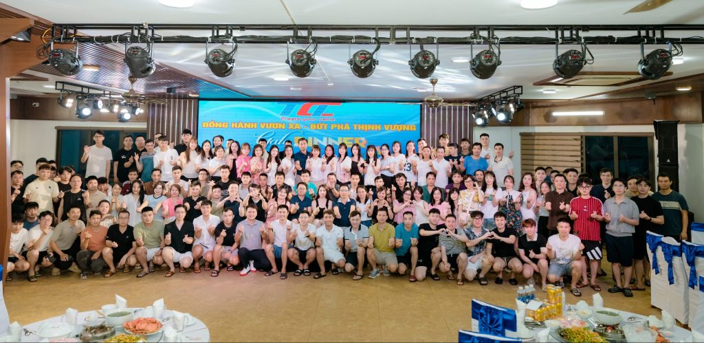 Tập thể TCI cùng nhau lưu lại khoảnh khắc đáng nhớ trong đêm Gala Dinner 2026. Một tập thể đồng lòng là chìa khóa để kiến tạo nên những giá trị vượt trội.